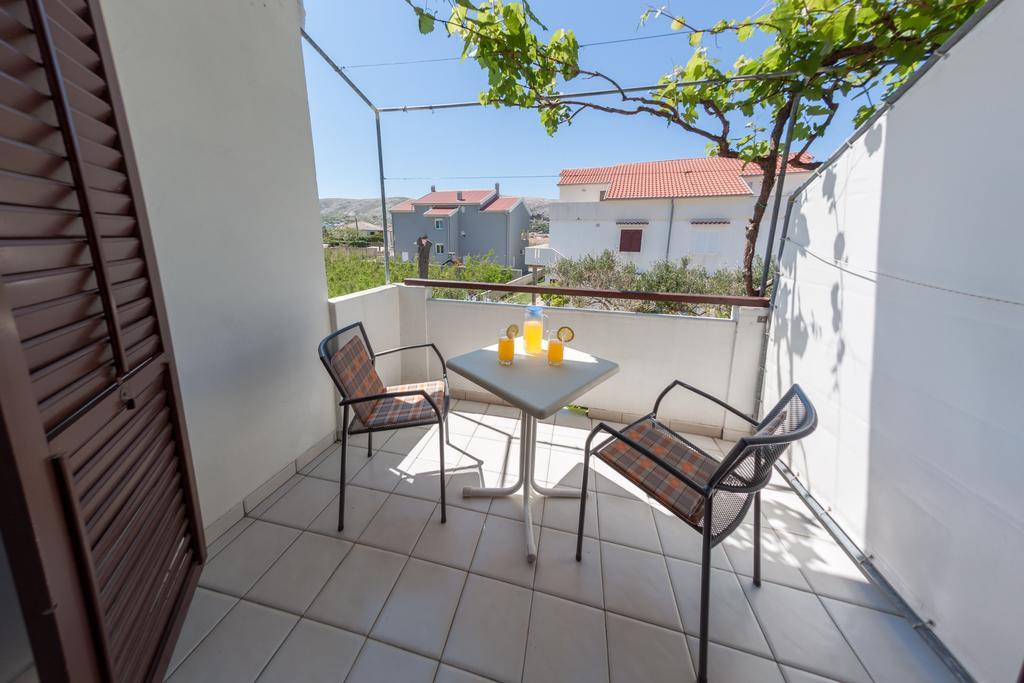 Apartments Nenad & Marija Pag Town Exterior foto